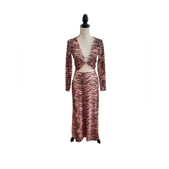 Tiger Cut Out Top and Skirt Set - Picture 3 of 4